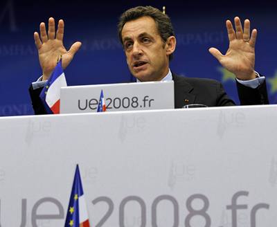 Sarkozy nemn sedt v kout